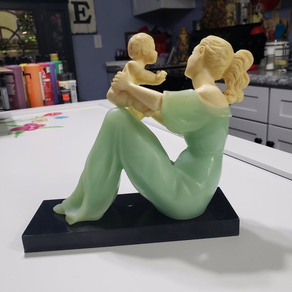 Beautiful Statuette of Mother and Child. Perfect for any decor. - Picture 3 of 6
